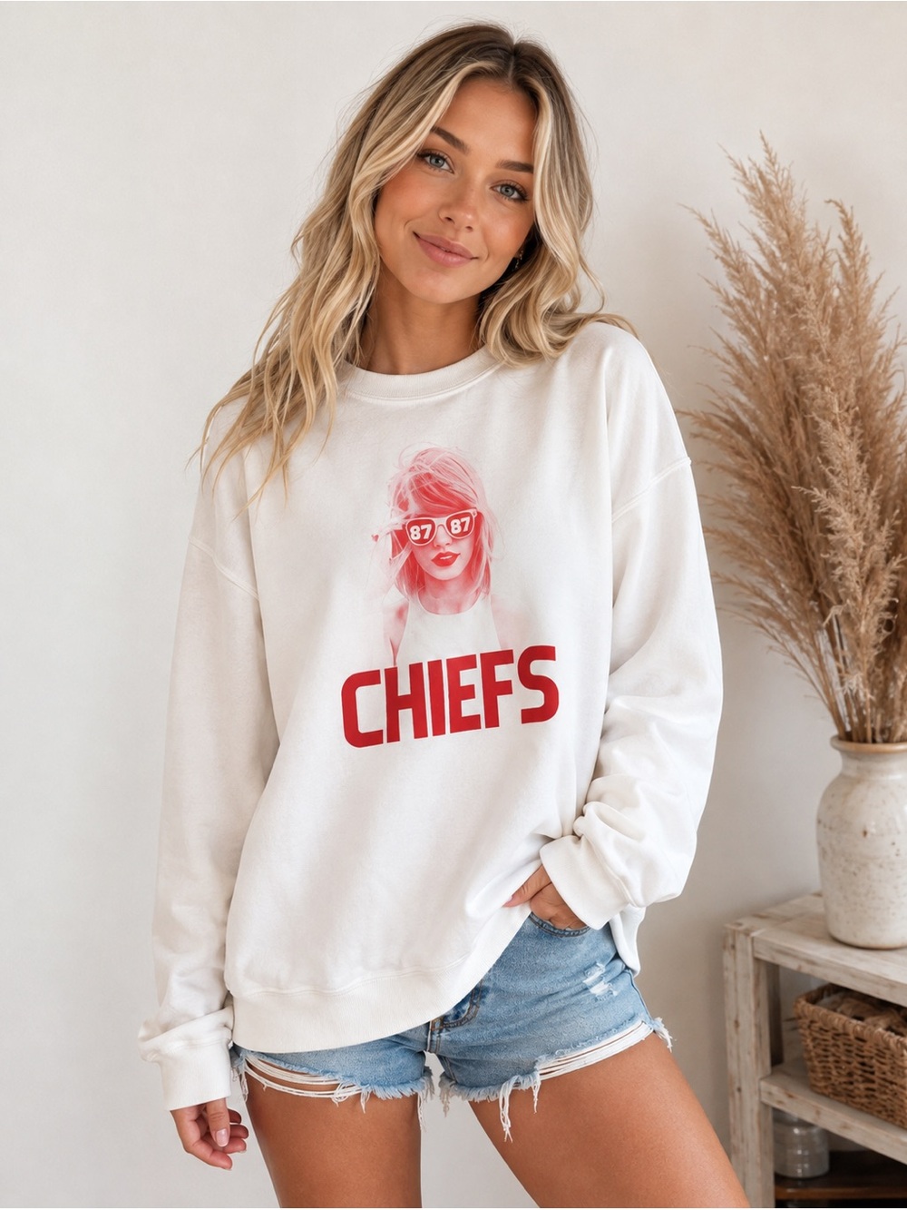 White Taylor Swift Graphic Crewneck Seatshirt